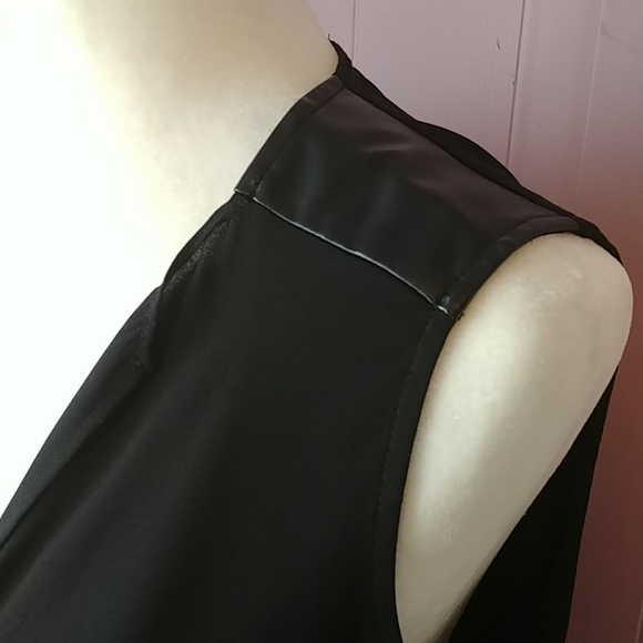 Slightly transparent top - Picture 2 of 6